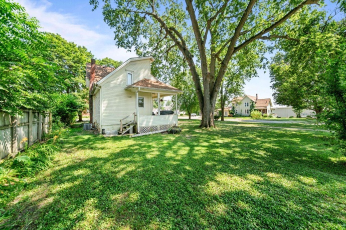 300 4TH, OREGON, Illinois 61061, 3 Bedrooms Bedrooms, ,1 BathroomBathrooms,House,For Sale,4TH,202604838