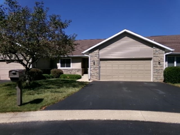 2080 Cherokee Ct., FREEPORT, Illinois 61032, 2 Bedrooms Bedrooms, ,3 BathroomsBathrooms,Condominium,For Sale,Cherokee Ct.,202604837