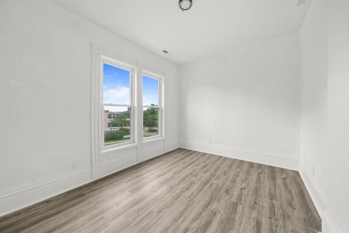 712 Court, ROCKFORD, Illinois 61103, ,3 - 4 Units,For Sale,Court,202604840