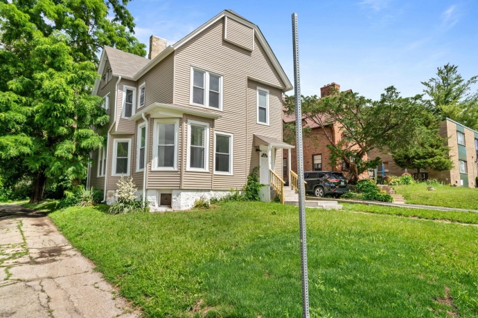 712 Court, ROCKFORD, Illinois 61103, ,3 - 4 Units,For Sale,Court,202604840