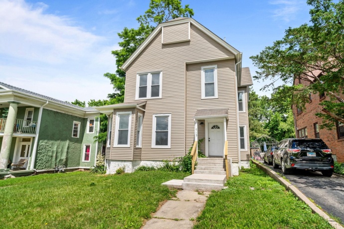 712 Court, ROCKFORD, Illinois 61103, ,3 - 4 Units,For Sale,Court,202604840