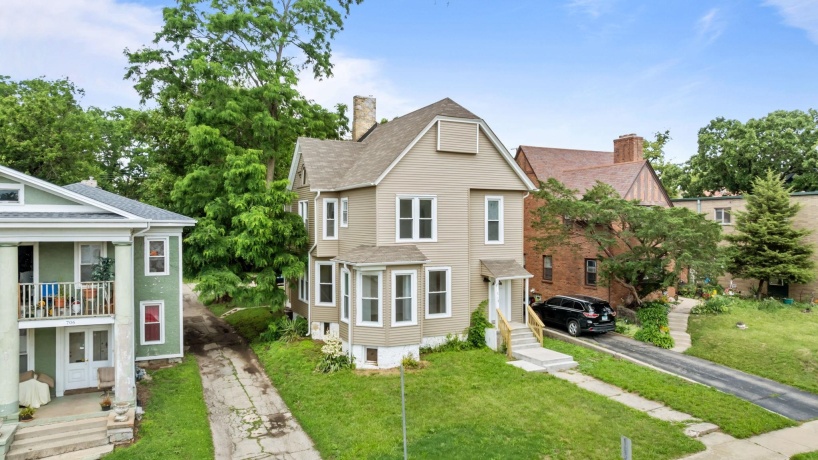 712 Court, ROCKFORD, Illinois 61103, ,3 - 4 Units,For Sale,Court,202604840