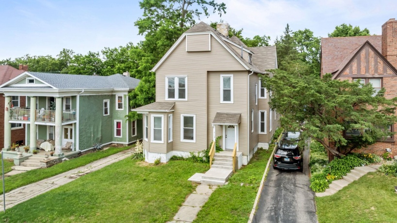 712 Court, ROCKFORD, Illinois 61103, ,3 - 4 Units,For Sale,Court,202604840