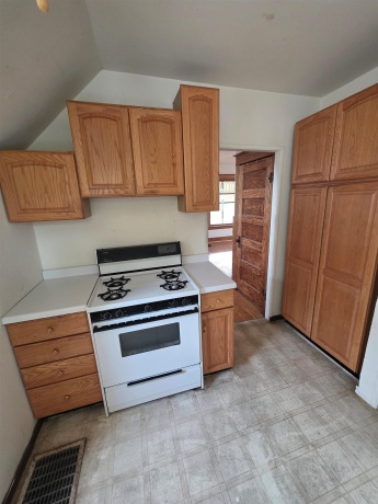 1325 high, FREEPORT, Illinois 61032, 3 Bedrooms Bedrooms, ,1 BathroomBathrooms,House,For Sale,high,202604849