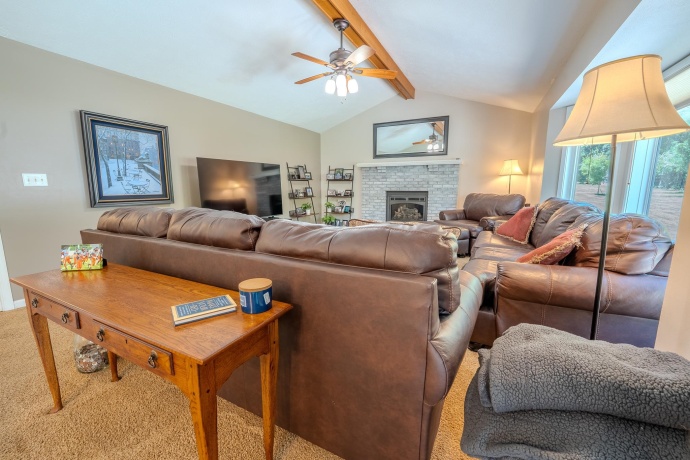 2206 Farmdale, FREEPORT, Illinois 61032, 4 Bedrooms Bedrooms, ,2 BathroomsBathrooms,House,For Sale,Farmdale,202604850