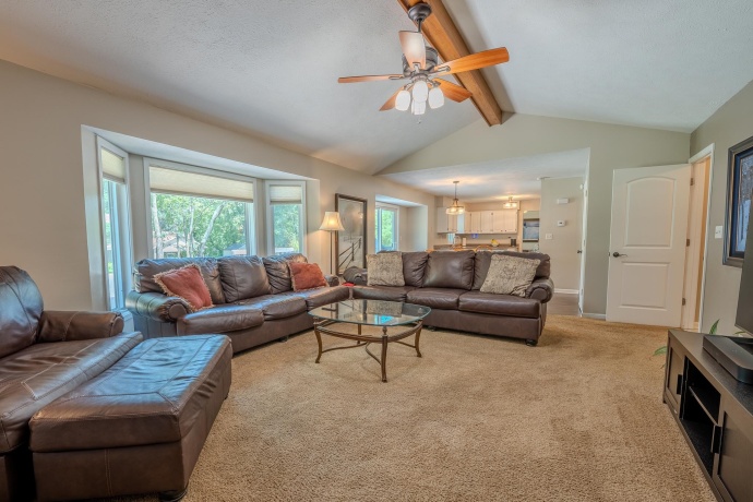 2206 Farmdale, FREEPORT, Illinois 61032, 4 Bedrooms Bedrooms, ,2 BathroomsBathrooms,House,For Sale,Farmdale,202604850