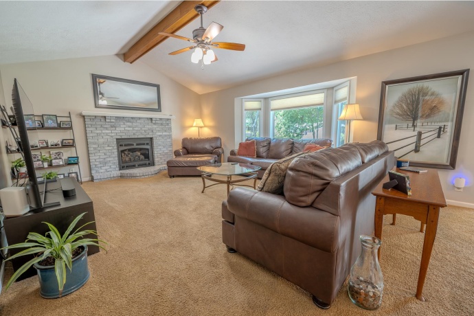 2206 Farmdale, FREEPORT, Illinois 61032, 4 Bedrooms Bedrooms, ,2 BathroomsBathrooms,House,For Sale,Farmdale,202604850