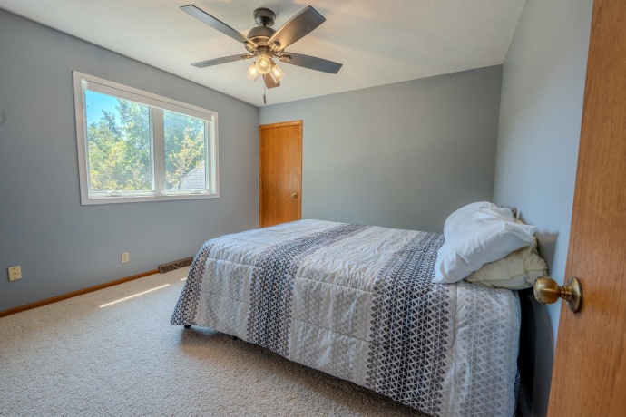 2206 Farmdale, FREEPORT, Illinois 61032, 4 Bedrooms Bedrooms, ,2 BathroomsBathrooms,House,For Sale,Farmdale,202604850