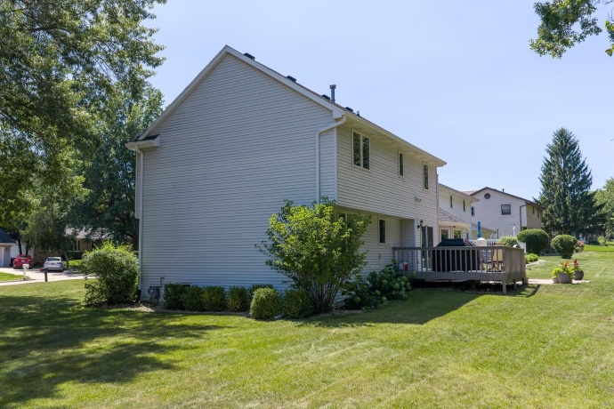 2206 Farmdale, FREEPORT, Illinois 61032, 4 Bedrooms Bedrooms, ,2 BathroomsBathrooms,House,For Sale,Farmdale,202604850