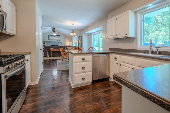 2206 Farmdale, FREEPORT, Illinois 61032, 4 Bedrooms Bedrooms, ,2 BathroomsBathrooms,House,For Sale,Farmdale,202604850