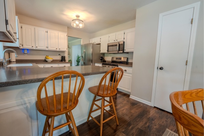 2206 Farmdale, FREEPORT, Illinois 61032, 4 Bedrooms Bedrooms, ,2 BathroomsBathrooms,House,For Sale,Farmdale,202604850