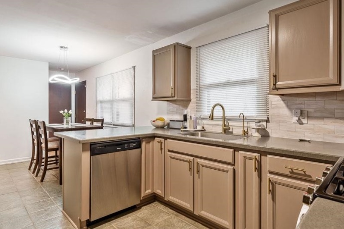 823 PINE VALLEY, ROCKFORD, Illinois 61107, 3 Bedrooms Bedrooms, ,2 BathroomsBathrooms,House,For Sale,PINE VALLEY,202604862