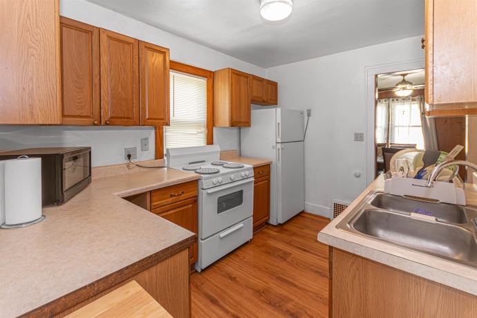 1915 9th, ROCKFORD, Illinois 61104, 3 Bedrooms Bedrooms, ,1 BathroomBathrooms,House,For Sale,9th,202604243