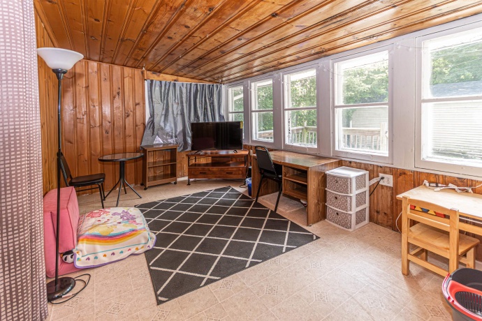 1915 9th, ROCKFORD, Illinois 61104, 3 Bedrooms Bedrooms, ,1 BathroomBathrooms,House,For Sale,9th,202604243