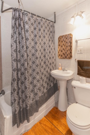 1915 9th, ROCKFORD, Illinois 61104, 3 Bedrooms Bedrooms, ,1 BathroomBathrooms,House,For Sale,9th,202604243