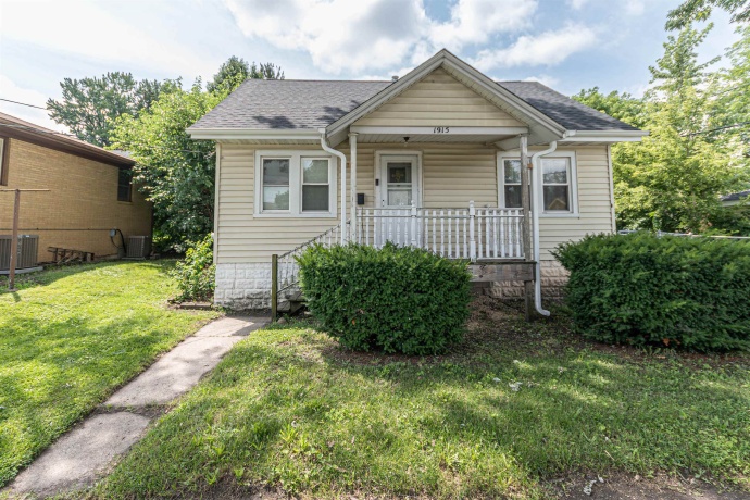 1915 9th, ROCKFORD, Illinois 61104, 3 Bedrooms Bedrooms, ,1 BathroomBathrooms,House,For Sale,9th,202604243