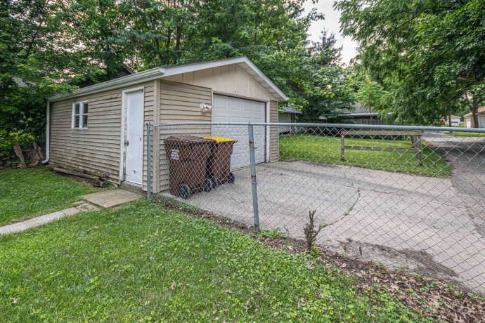1915 9th, ROCKFORD, Illinois 61104, 3 Bedrooms Bedrooms, ,1 BathroomBathrooms,House,For Sale,9th,202604243