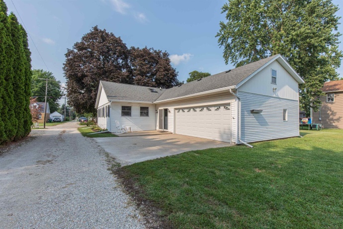 505 2nd, MENDOTA, Illinois 61342, 3 Bedrooms Bedrooms, ,1 BathroomBathrooms,House,For Sale,2nd,202604866