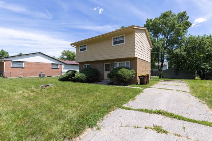 2714 Ashland, ROCKFORD, Illinois 61101, 4 Bedrooms Bedrooms, ,1 BathroomBathrooms,House,For Sale,Ashland,202603410