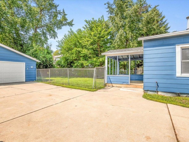 655 West Clark, FREEPORT, Illinois 61046, 2 Bedrooms Bedrooms, ,1 BathroomBathrooms,House,For Sale,West Clark,202604872