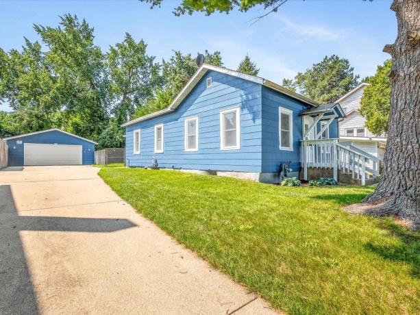 655 West Clark, FREEPORT, Illinois 61046, 2 Bedrooms Bedrooms, ,1 BathroomBathrooms,House,For Sale,West Clark,202604872