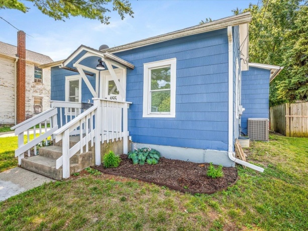 655 West Clark, FREEPORT, Illinois 61046, 2 Bedrooms Bedrooms, ,1 BathroomBathrooms,House,For Sale,West Clark,202604872