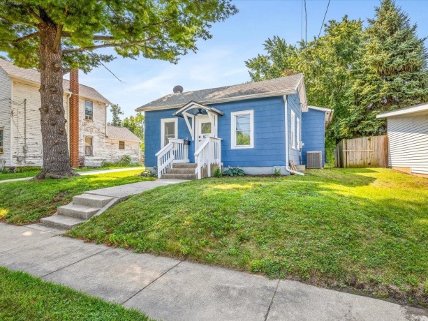 655 West Clark, FREEPORT, Illinois 61046, 2 Bedrooms Bedrooms, ,1 BathroomBathrooms,House,For Sale,West Clark,202604872