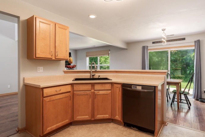 9006 Leicester, ROSCOE, Illinois 61073, 3 Bedrooms Bedrooms, ,2 BathroomsBathrooms,Condominium,For Sale,Leicester,202604878