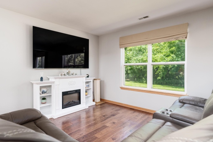 9006 Leicester, ROSCOE, Illinois 61073, 3 Bedrooms Bedrooms, ,2 BathroomsBathrooms,Condominium,For Sale,Leicester,202604878
