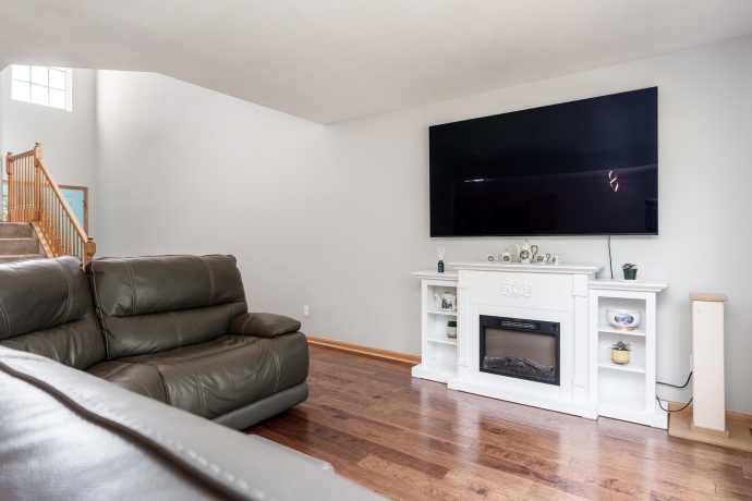 9006 Leicester, ROSCOE, Illinois 61073, 3 Bedrooms Bedrooms, ,2 BathroomsBathrooms,Condominium,For Sale,Leicester,202604878