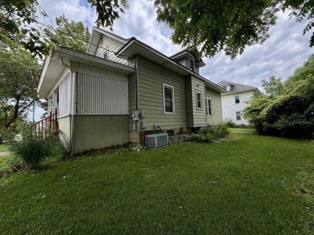 109 Rapp, MOUNT CARROLL, Illinois 61053, 3 Bedrooms Bedrooms, ,2 BathroomsBathrooms,House,For Sale,Rapp,202604887