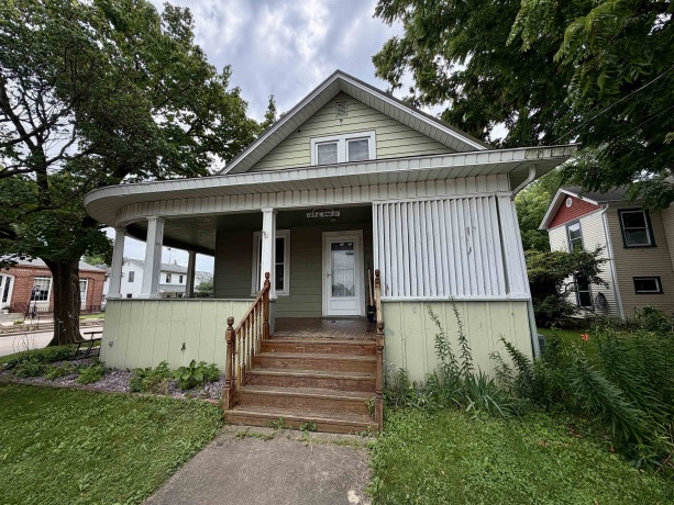 109 Rapp, MOUNT CARROLL, Illinois 61053, 3 Bedrooms Bedrooms, ,2 BathroomsBathrooms,House,For Sale,Rapp,202604887