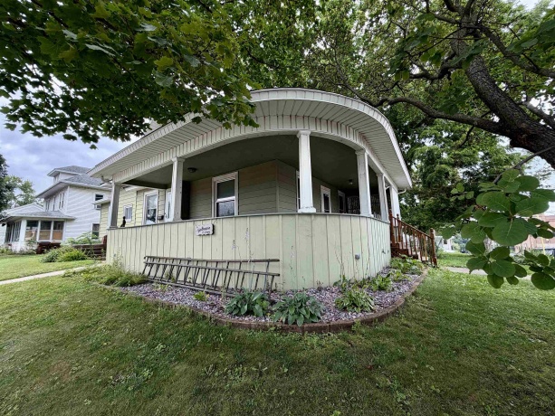 109 Rapp, MOUNT CARROLL, Illinois 61053, 3 Bedrooms Bedrooms, ,2 BathroomsBathrooms,House,For Sale,Rapp,202604887