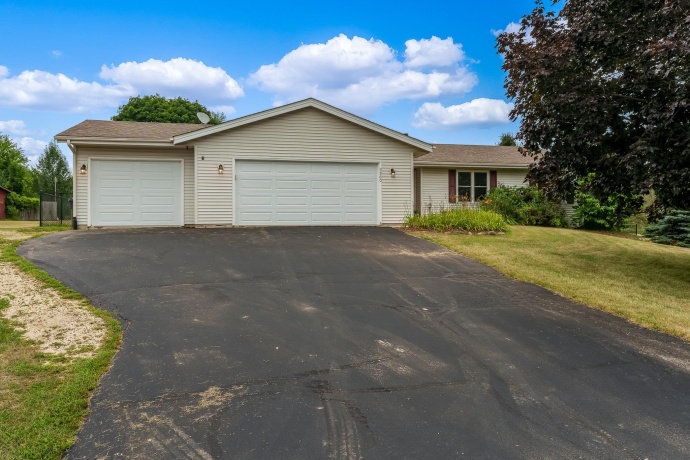 9960 Flint, ROSCOE, Illinois 61073, 3 Bedrooms Bedrooms, ,2 BathroomsBathrooms,House,For Sale,Flint,202604449