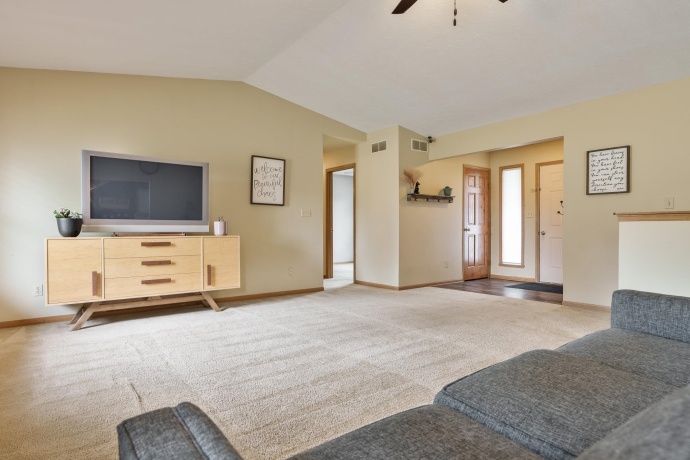 9960 Flint, ROSCOE, Illinois 61073, 3 Bedrooms Bedrooms, ,2 BathroomsBathrooms,House,For Sale,Flint,202604449