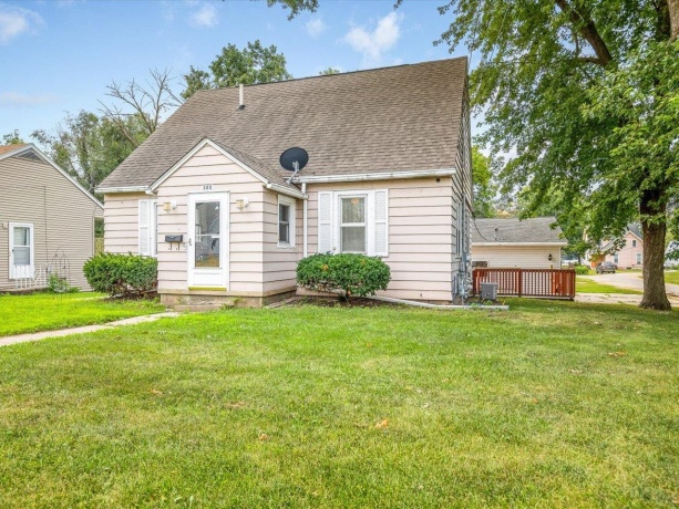 300 4th, ROCK FALLS, Illinois 61071, 3 Bedrooms Bedrooms, ,2 BathroomsBathrooms,House,For Sale,4th,202604895