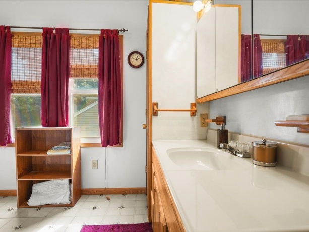300 4th, ROCK FALLS, Illinois 61071, 3 Bedrooms Bedrooms, ,2 BathroomsBathrooms,House,For Sale,4th,202604895