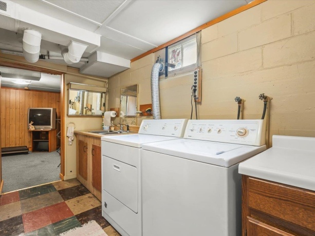 300 4th, ROCK FALLS, Illinois 61071, 3 Bedrooms Bedrooms, ,2 BathroomsBathrooms,House,For Sale,4th,202604895