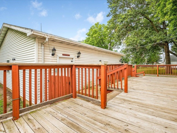300 4th, ROCK FALLS, Illinois 61071, 3 Bedrooms Bedrooms, ,2 BathroomsBathrooms,House,For Sale,4th,202604895