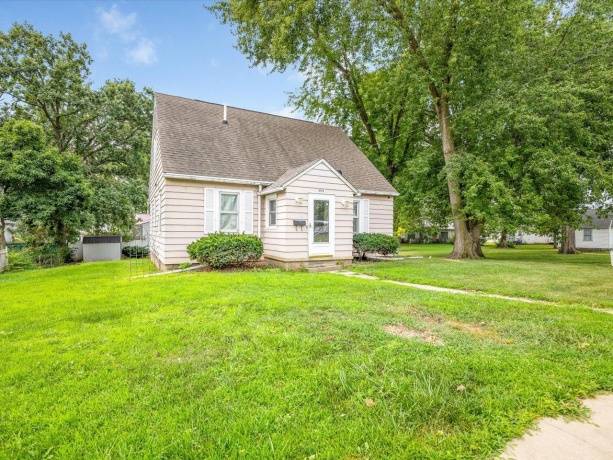 300 4th, ROCK FALLS, Illinois 61071, 3 Bedrooms Bedrooms, ,2 BathroomsBathrooms,House,For Sale,4th,202604895