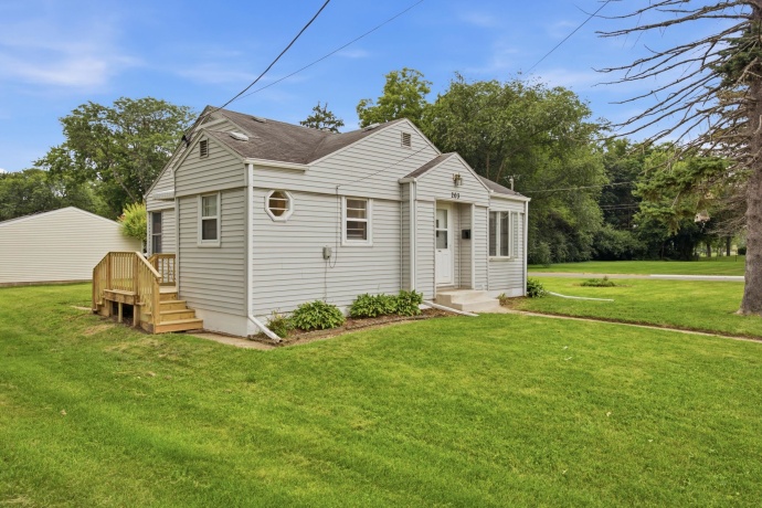 203 Pearl, LOVES PARK, Illinois 61111, 2 Bedrooms Bedrooms, ,1 BathroomBathrooms,House,For Sale,Pearl,202604898