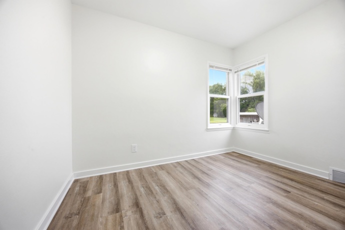 203 Pearl, LOVES PARK, Illinois 61111, 2 Bedrooms Bedrooms, ,1 BathroomBathrooms,House,For Sale,Pearl,202604898