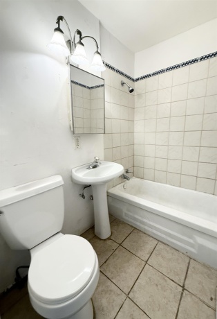 427 9th, ROCKFORD, Illinois 61104, ,2 Units,For Sale,9th,202604899