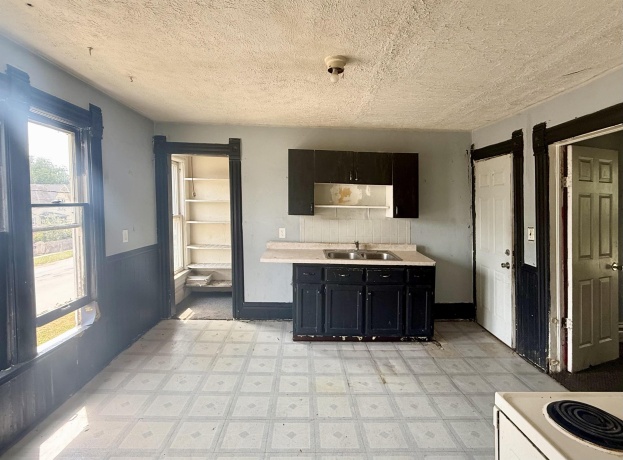 427 9th, ROCKFORD, Illinois 61104, ,2 Units,For Sale,9th,202604899