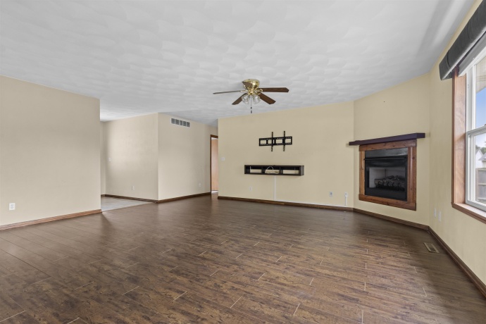 651 Purple Sage, ROSCOE, Illinois 61073, 3 Bedrooms Bedrooms, ,2 BathroomsBathrooms,House,For Sale,Purple Sage,202604900
