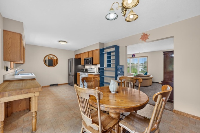 4432 Chesterfield, ROCKFORD, Illinois 61109, 3 Bedrooms Bedrooms, ,2 BathroomsBathrooms,House,For Sale,Chesterfield,202604831