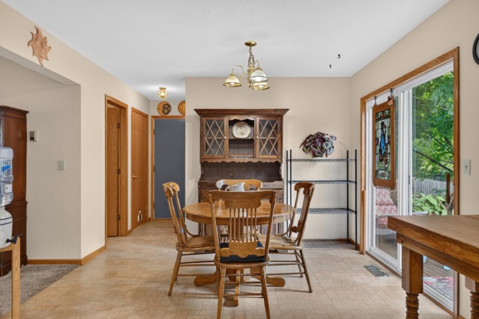 4432 Chesterfield, ROCKFORD, Illinois 61109, 3 Bedrooms Bedrooms, ,2 BathroomsBathrooms,House,For Sale,Chesterfield,202604831