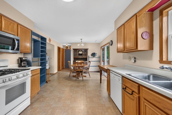 4432 Chesterfield, ROCKFORD, Illinois 61109, 3 Bedrooms Bedrooms, ,2 BathroomsBathrooms,House,For Sale,Chesterfield,202604831