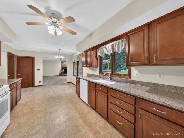 6151 Lippincott, ROCKFORD, Illinois 61107, 4 Bedrooms Bedrooms, ,2 BathroomsBathrooms,House,For Sale,Lippincott,202604901