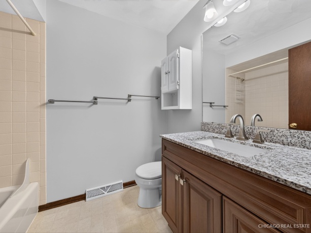 6151 Lippincott, ROCKFORD, Illinois 61107, 4 Bedrooms Bedrooms, ,2 BathroomsBathrooms,House,For Sale,Lippincott,202604901